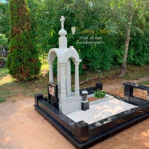 Памятник Часовня из Мансуровского гранита
