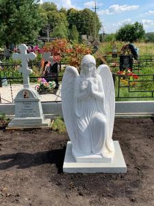 Ангел на кладбище